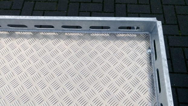 Tohaco-aluminum-tread-plate-deck-overlay-2_2